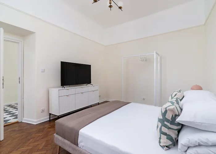 3-Bedroom Apartment - Rejtana 10